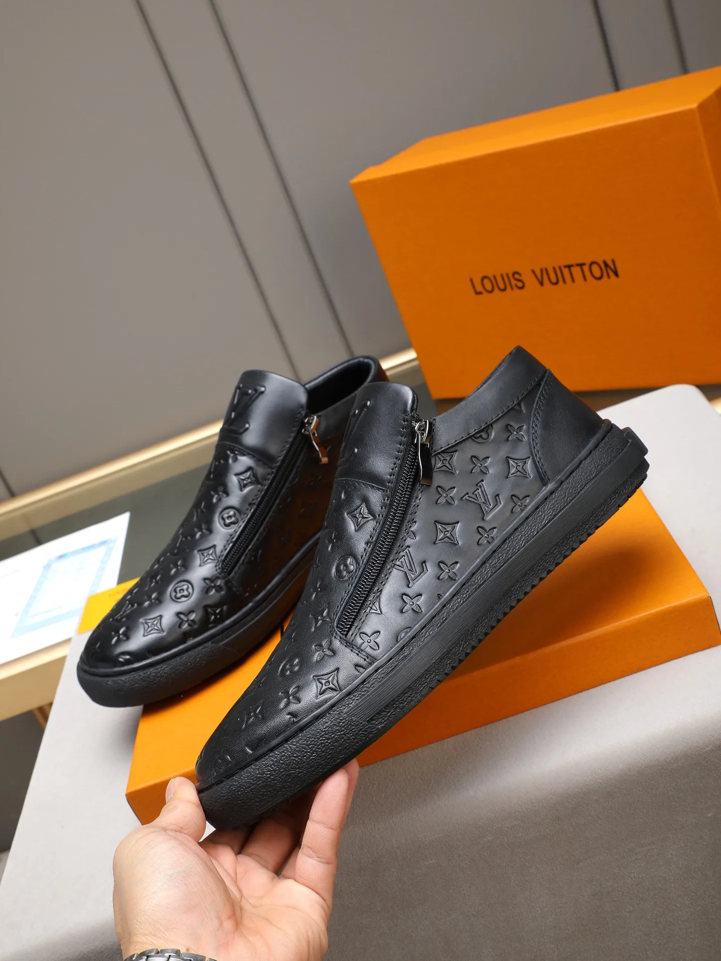 The main recommended model👍👍👍PP440 is the new LOUIS VUITTON [Luden Yiwei]——LV upper [Lv]🇮🇹Imported first-layer cowhide embossed🇩🇪Breathable sheep lining ➕Non-slip and wear-resistant outsole. Every man's identity is reflected in his elegant and stable upper shoes🚶🏻🚶🏻📯 No matter the wind or rain, the shoe last remains unchanged and can stand the test of time🔍️. ——Code number: 38-44 (45 can be customized)